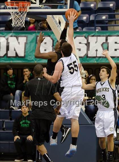 Thumbnail 2 in La Costa Canyon vs Lincoln (CIF SDS D2 Final) photogallery.