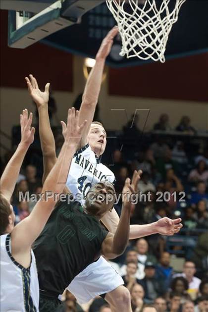Thumbnail 3 in La Costa Canyon vs Lincoln (CIF SDS D2 Final) photogallery.