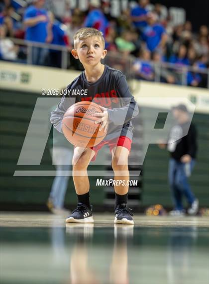 Thumbnail 2 in Zane Trace vs Minford (OHSAA D5 District Final) photogallery.