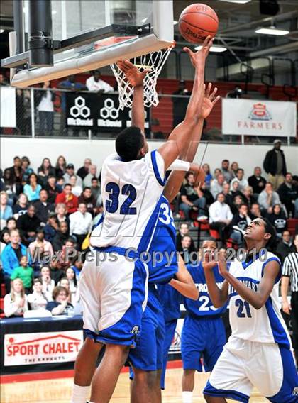 Thumbnail 3 in Windward vs. Lutheran (CIF SS D5AA Final) photogallery.