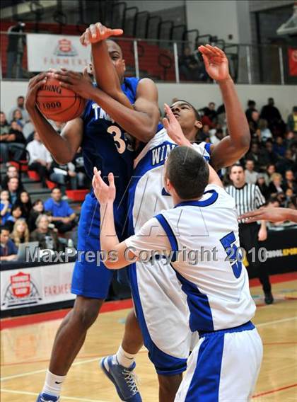 Thumbnail 3 in Windward vs. Lutheran (CIF SS D5AA Final) photogallery.