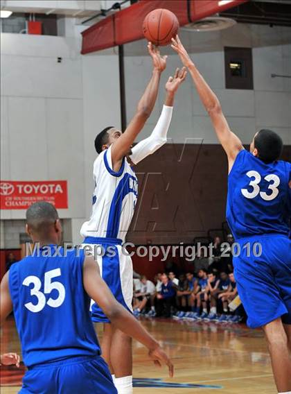 Thumbnail 2 in Windward vs. Lutheran (CIF SS D5AA Final) photogallery.