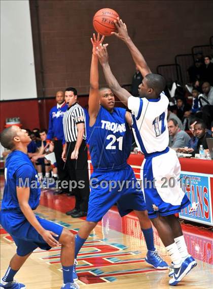Thumbnail 3 in Windward vs. Lutheran (CIF SS D5AA Final) photogallery.