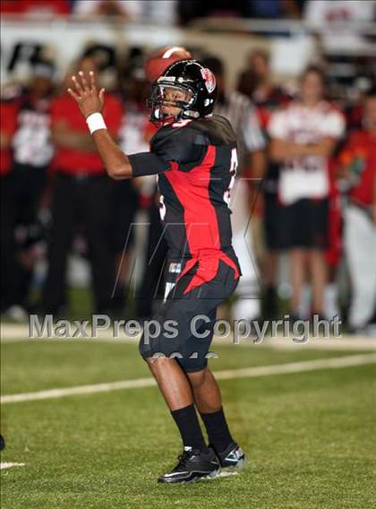 Thumbnail 1 in Georgetown vs. Harker Heights (Dave Campbell's Texas Football Classic) photogallery.