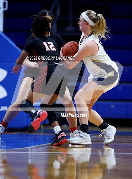 Thumbnail 2 in Trinity vs Keller (UIL 6A Bi-District Playoff) photogallery.