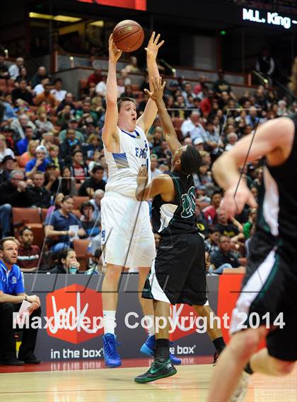 Thumbnail 2 in Santa Margarita vs. Brea Olinda (CIF SS 3AA Final) photogallery.