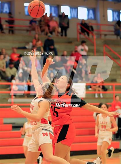 Thumbnail 2 in Grand Saline vs Mineola photogallery.