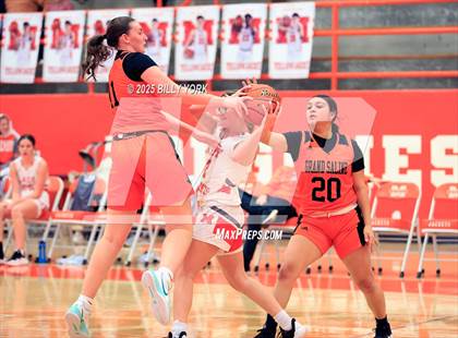 Thumbnail 3 in Grand Saline vs Mineola photogallery.