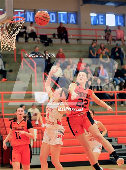 Thumbnail 3 in Grand Saline vs Mineola photogallery.