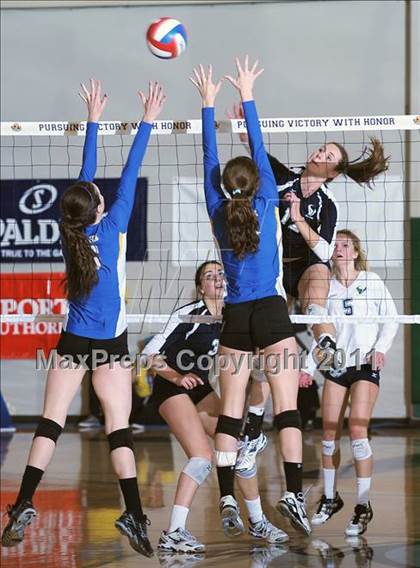 Thumbnail 2 in La Costa Canyon vs. Presentation (CIF State D2 Final) photogallery.