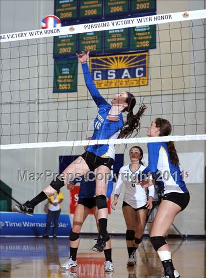 Thumbnail 1 in La Costa Canyon vs. Presentation (CIF State D2 Final) photogallery.