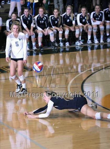 Thumbnail 1 in La Costa Canyon vs. Presentation (CIF State D2 Final) photogallery.