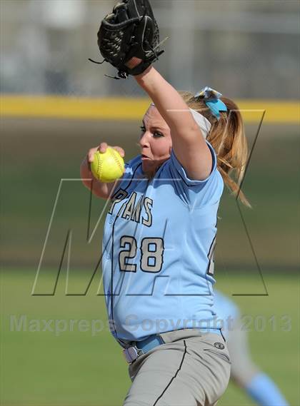 Thumbnail 3 in Brea Olinda @ Villa Park photogallery.