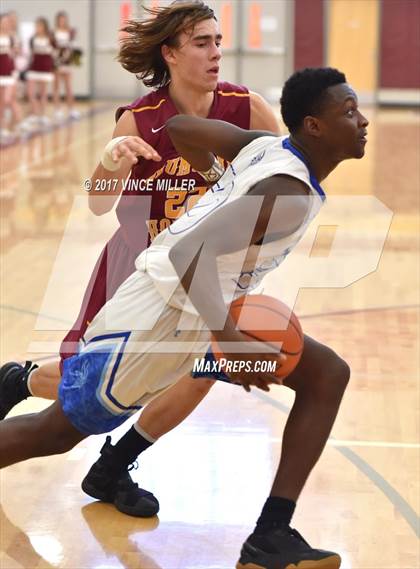 Thumbnail 2 in Curtis vs Enumclaw (WIAA District 3 Playoff) photogallery.