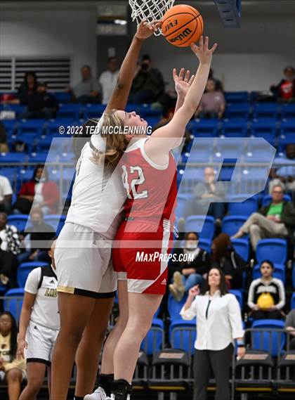 Thumbnail 3 in Jonesboro vs. Vilonia (AAA 5A State Playoff 2nd round) photogallery.