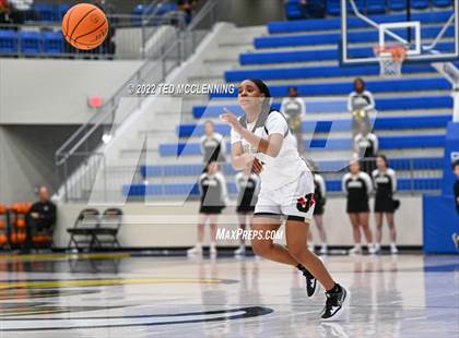Thumbnail 1 in Jonesboro vs. Vilonia (AAA 5A State Playoff 2nd round) photogallery.