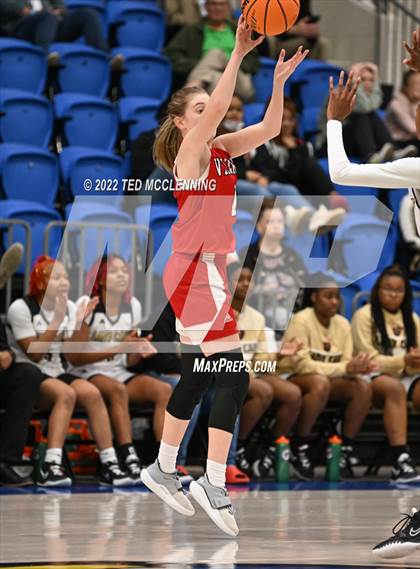 Thumbnail 1 in Jonesboro vs. Vilonia (AAA 5A State Playoff 2nd round) photogallery.