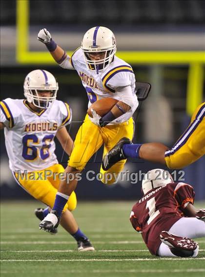 Thumbnail 2 in Munday vs. Tenaha (UIL 1A Division 2 Final) photogallery.