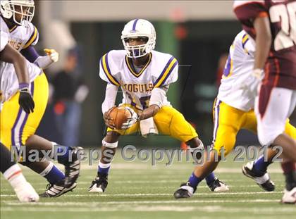 Thumbnail 1 in Munday vs. Tenaha (UIL 1A Division 2 Final) photogallery.