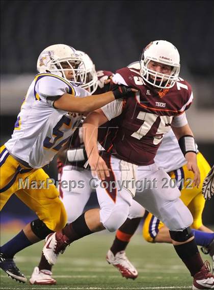 Thumbnail 1 in Munday vs. Tenaha (UIL 1A Division 2 Final) photogallery.