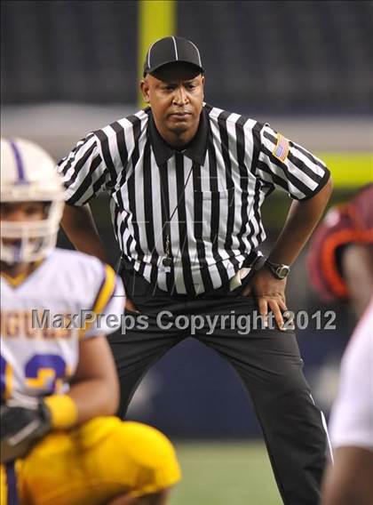 Thumbnail 2 in Munday vs. Tenaha (UIL 1A Division 2 Final) photogallery.