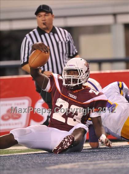 Thumbnail 3 in Munday vs. Tenaha (UIL 1A Division 2 Final) photogallery.