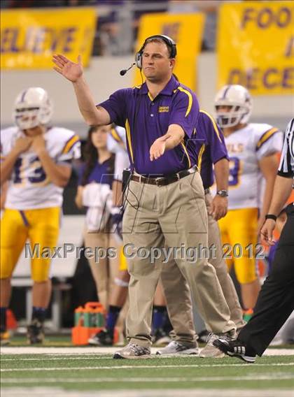 Thumbnail 1 in Munday vs. Tenaha (UIL 1A Division 2 Final) photogallery.