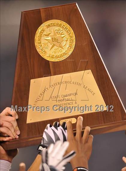 Thumbnail 1 in Munday vs. Tenaha (UIL 1A Division 2 Final) photogallery.