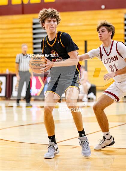 Thumbnail 2 in Clovis West vs. Oaks Christian photogallery.