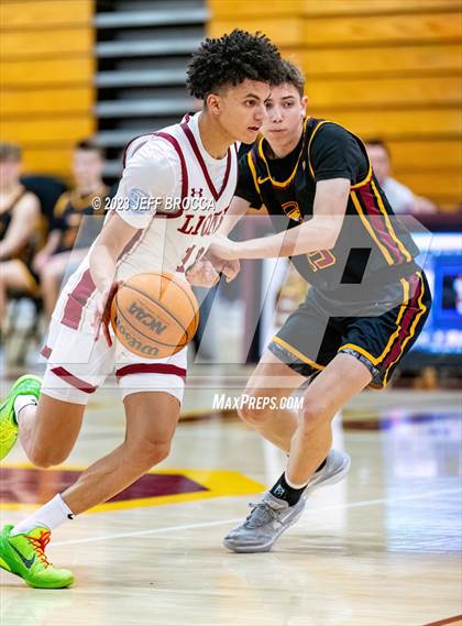 Thumbnail 3 in Clovis West vs. Oaks Christian photogallery.