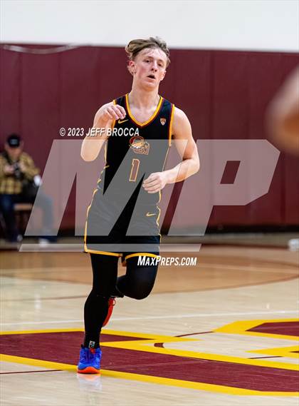 Thumbnail 1 in Clovis West vs. Oaks Christian photogallery.