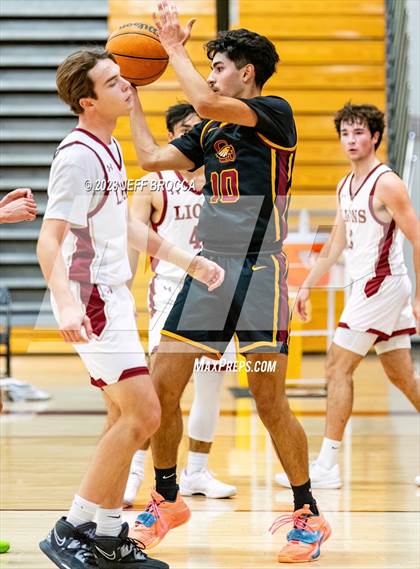 Thumbnail 2 in Clovis West vs. Oaks Christian photogallery.