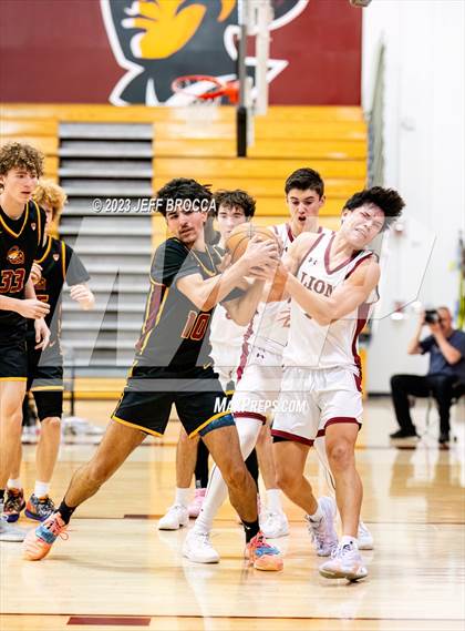 Thumbnail 2 in Clovis West vs. Oaks Christian photogallery.