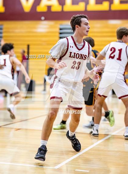 Thumbnail 1 in Clovis West vs. Oaks Christian photogallery.