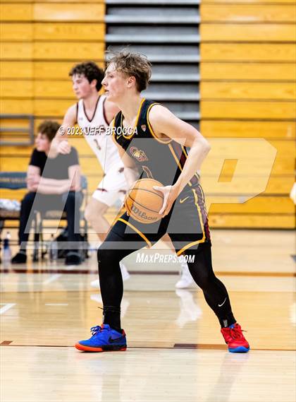 Thumbnail 3 in Clovis West vs. Oaks Christian photogallery.