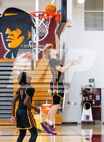Thumbnail 2 in Clovis West vs. Oaks Christian photogallery.