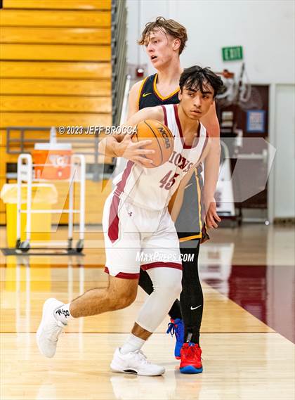 Thumbnail 2 in Clovis West vs. Oaks Christian photogallery.