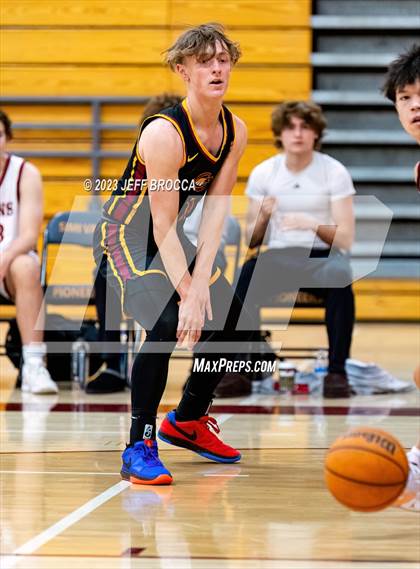Thumbnail 2 in Clovis West vs. Oaks Christian photogallery.