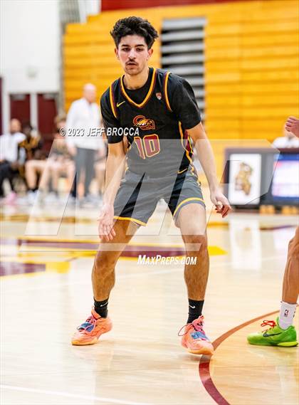 Thumbnail 3 in Clovis West vs. Oaks Christian photogallery.