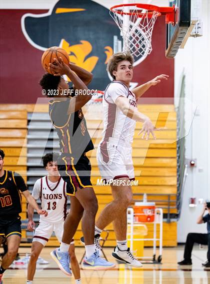 Thumbnail 3 in Clovis West vs. Oaks Christian photogallery.