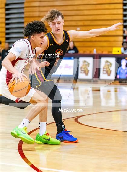 Thumbnail 3 in Clovis West vs. Oaks Christian photogallery.