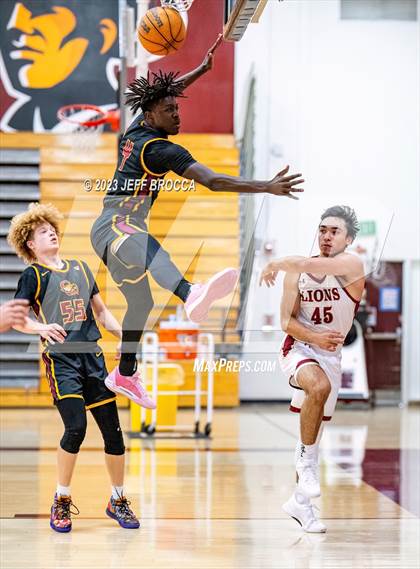 Thumbnail 2 in Clovis West vs. Oaks Christian photogallery.