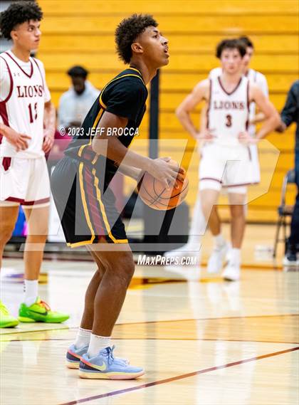 Thumbnail 2 in Clovis West vs. Oaks Christian photogallery.