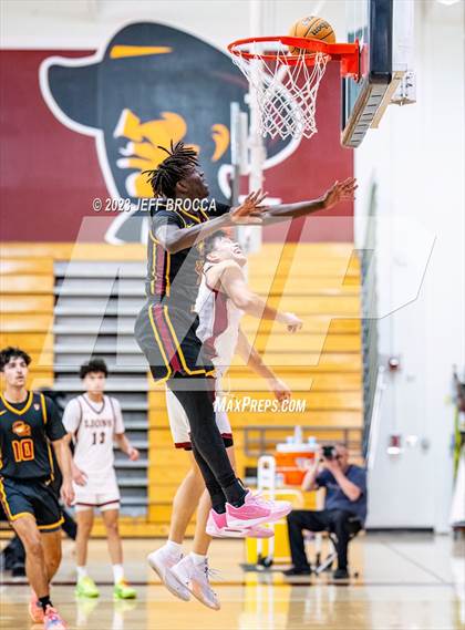 Thumbnail 1 in Clovis West vs. Oaks Christian photogallery.
