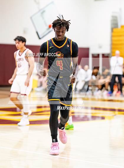 Thumbnail 3 in Clovis West vs. Oaks Christian photogallery.