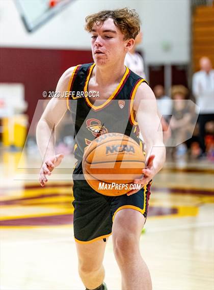 Thumbnail 2 in Clovis West vs. Oaks Christian photogallery.