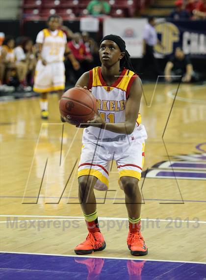 Thumbnail 1 in Berkeley vs Long Beach Poly (CIF State D1 Final) photogallery.