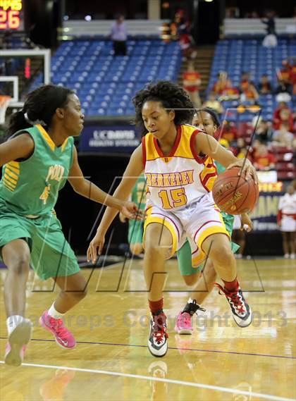 Thumbnail 2 in Berkeley vs Long Beach Poly (CIF State D1 Final) photogallery.