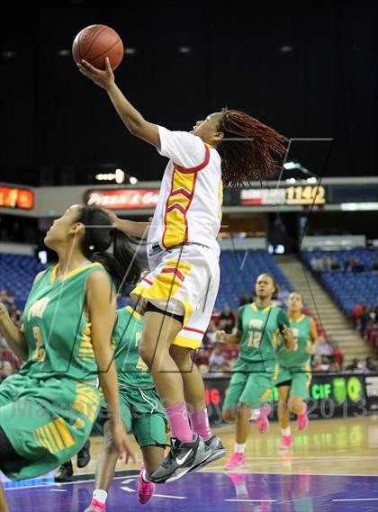 Thumbnail 2 in Berkeley vs Long Beach Poly (CIF State D1 Final) photogallery.