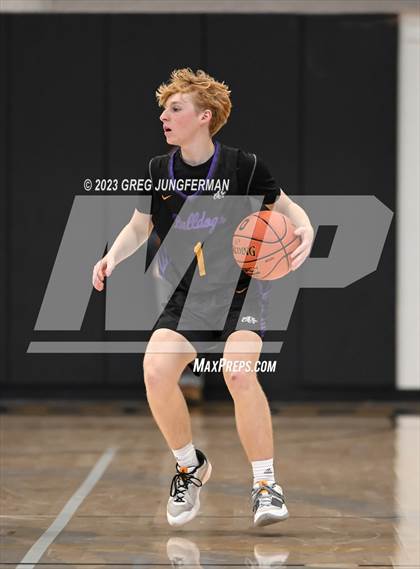 Thumbnail 1 in Oakland Tech vs. Moreau Catholic photogallery.